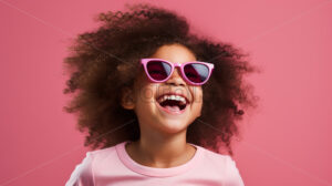 A girl with curly hair and pink glasses - Starpik