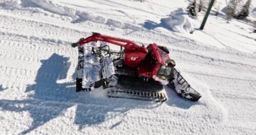 Belluno, Italy – January 12, 2025: A snowcat preparing the ski slopes on the Giau Pass in the Dolomites, Italy - Starpik Stock