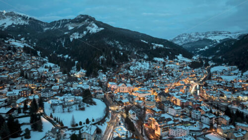 Video Aerial hyperlapse timelapse of Ortisei village in Dolomites mountains. Winter season, blue hour and night - Starpik Stock