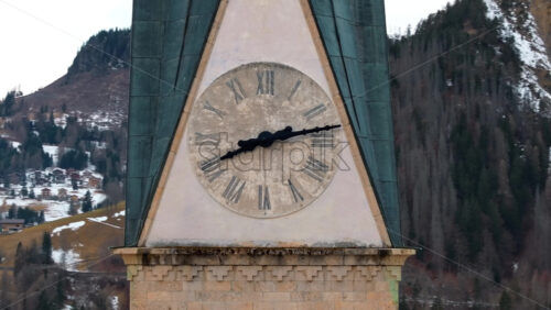 video Aerial drone view of the San Lorenzo Church in the Selva di Cadore comune, in the Dolomites, Italy - Starpik Stock