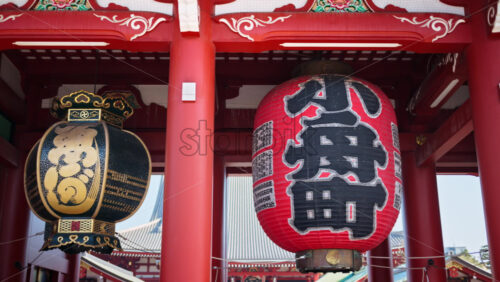 Close up of hanging paper lanterns at the Senso-ji temple in Asakusa, Tokyo, Japan - Starpik Stock