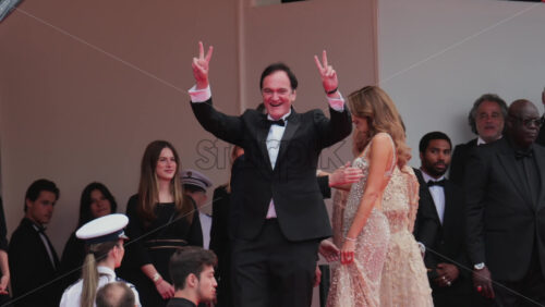 Video Cannes, France – May 13, 2025: Quentin Tarantino and Daniella Pick at 2025 Cannes Film Festival - Starpik Stock