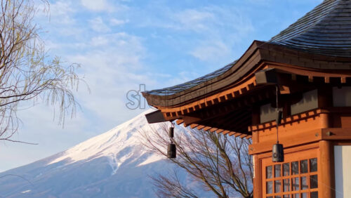 Video Fujikawaguchiko, Japan – April 23, 2025: Aerial drone view of a temple with Mount Fuji on the background - Starpik Stock