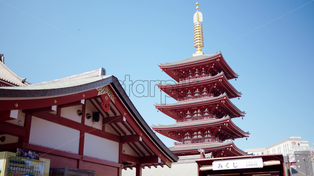 View of the Senso-ji temple in daylight in Tokyo, Japan - Starpik Stock