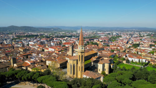 Aerial drone view of the Arezzo Cathedral, Roman Catholic cathedral in the city of Arezzo in Tuscany, Italy in daylight - Starpik Stock