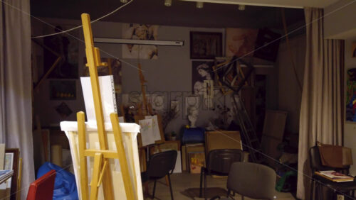 Video - Canvases at an art gallery workshop