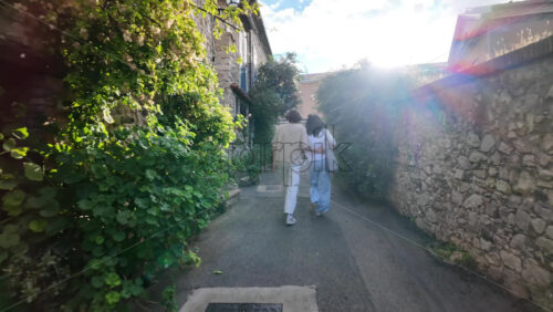 Antibes, France – July 13, 2025: People walking on the streets of the city on a sunny day - Starpik Stock