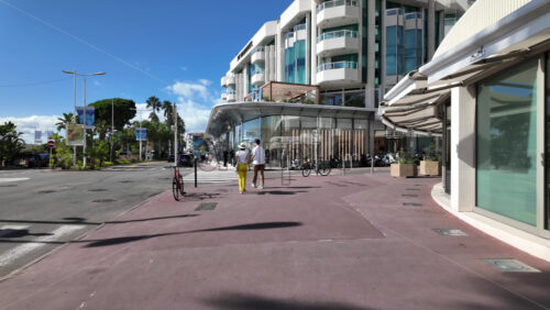 Cannes, France – July 12, 2025: People walking along the seafront on a sunny day - Starpik Stock