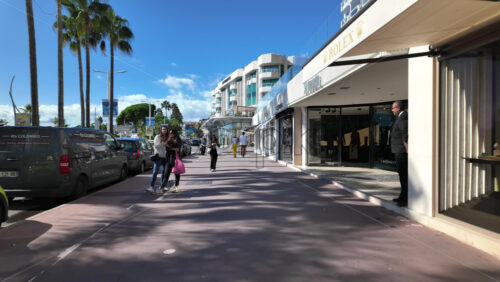 Cannes, France – July 12, 2025: People walking along the seafront on a sunny day - Starpik Stock