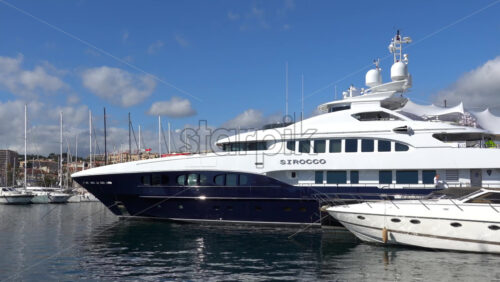 Cannes, France – July 2, 2025: Multiple white boats docked in the Old Port of Cannes in daylight - Starpik Stock