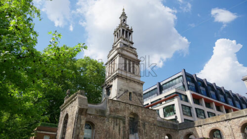 Christchurch Greyfriars Church Garden and modern buildings in central London under a blue sky. United Kingdom - Starpik Stock