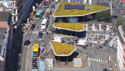 Copenhagen, Denmark – August 5, 2025:Aerial drone view of city traffic, cyclists, and modern green-roofed bike pavilions at Norreport Station - Starpik Stock