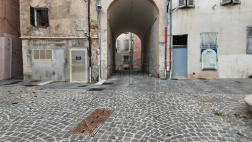 Grasse, France – August 10, 2025: A walk on the empty streets of the city in daylight - Starpik Stock