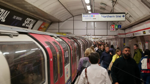 London, England – May 12, 2025: Underground tube train arriving at Liverpool Street station - Starpik Stock