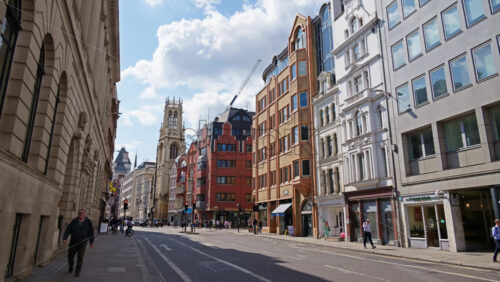 London, England – May 12, 2025: View of Fleet Street with a mix of architectural styles and people walking on a sunny day - Starpik Stock