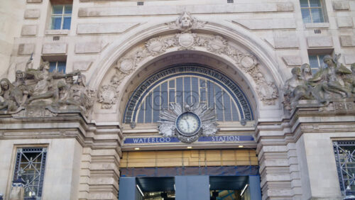 London, England – May 14, 2025: Detailed view of the grand entrance to Waterloo Station, featuring intricate sculptures and a clock - Starpik Stock