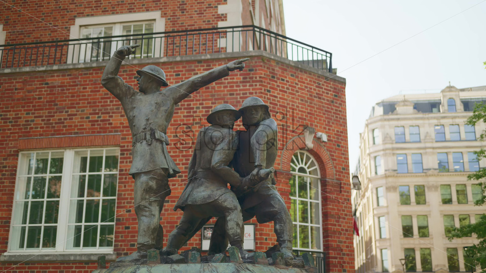 London, England – May 14, 2025: Statue of World War I soldiers with red-brick building background and a Sermon Lane sign in daylight - Starpik Stock
