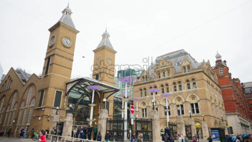 London, England – May 15, 2025: Iconic twin clock towers of Liverpool Street Station with a nearby London Underground sign marking - Starpik Stock
