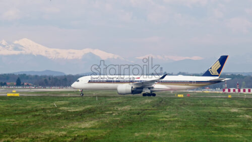 Milan, Italy – March 20, 2025: Singapore Airlines plane moving through the airport - Starpik Stock