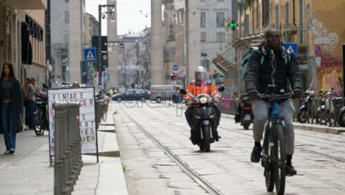 Milan, Italy – March 21, 2025: People and cras moving near the Medieval Ticinese Gate in daylight - Starpik Stock