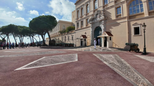 Monte Carlo, Monaco – July 18, 2025: People walking through the court of the Prince’s Palace of Monaco - Starpik Stock