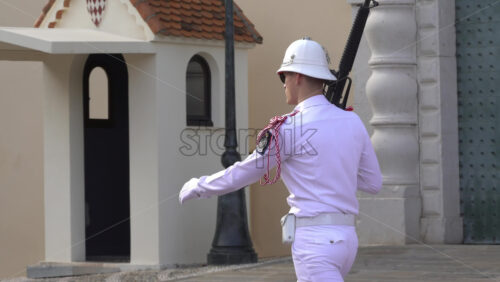 Monte Carlo, Monaco – July 4, 2025: Guard dressed in white marching at the Palace of Monaco in daylight - Starpik Stock