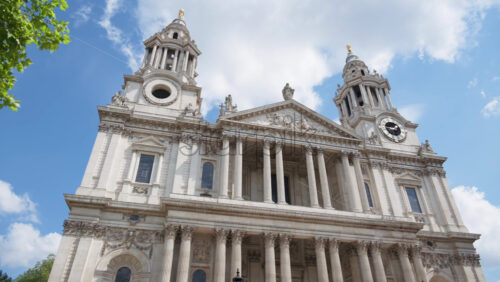 St. Paul’s Cathedral rising above the trees with a clear blue sky in the background in London, England - Starpik Stock