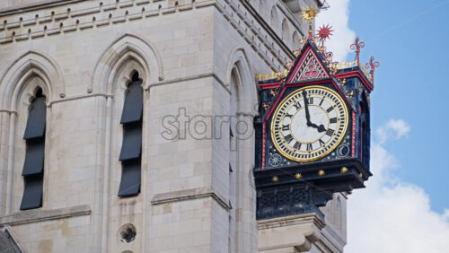 Street view of the clock tower and of the Royal Courts of Justice in London, England - Starpik Stock