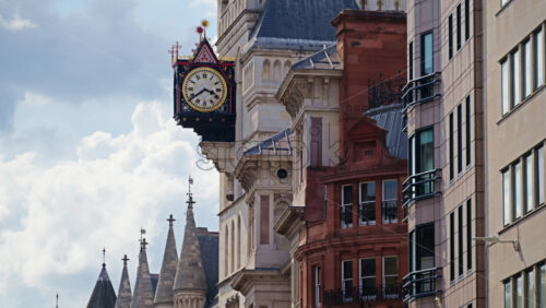 Street view of the clock tower and of the Royal Courts of Justice in London, England - Starpik Stock