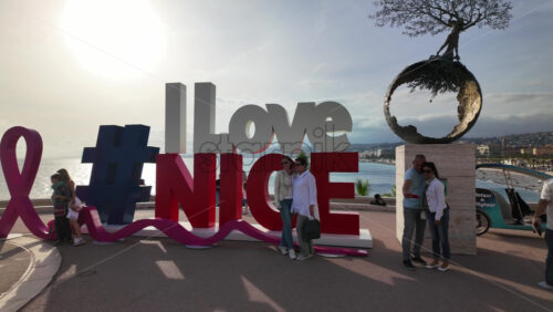 Video – Nice, France – July 20, 2025: People walking on Promenade de Anglais on a sunny day near the coastline - Starpik Stock