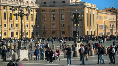 Video - Rome, Italy - February 15, 2024: St. Peter's Square (Piazza San Pietro) in daylight, in Vatican