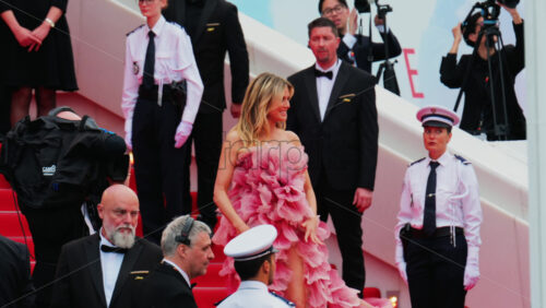 Video - Cannes, France - May 13, 2025: Heidi Klum posing for photographers on the red carpet at the Cannes Film Festival