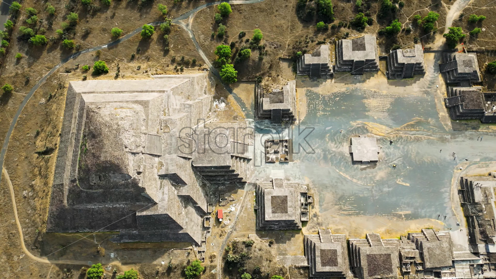 Video – Aerial drone view of the ancient Teotihuacan pyramids with the surrounding Mexican town and mountain landscape - Starpik Stock