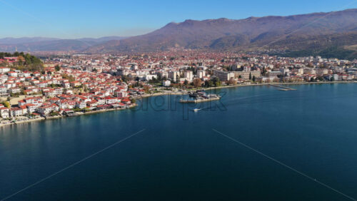 Video – Aerial drone view of Ohrid’s city center, waterfront promenade, and surrounding hills under a bright, clear sky - Starpik Stock