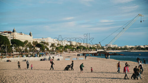 Video – Cannes, France – December 23, 2025: Wide view of the sandy beach and calm Mediterranean Sea along Cannes’ coastline - Starpik Stock