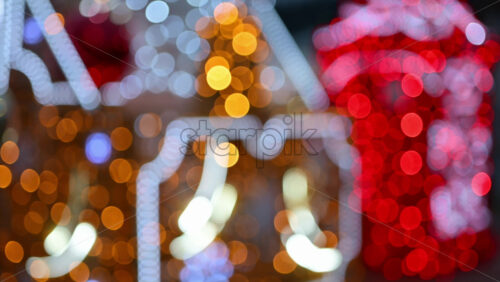 Video – Out of focus Christmas light decorations forming warm yellow, red, and white bokeh shapes - Starpik Stock