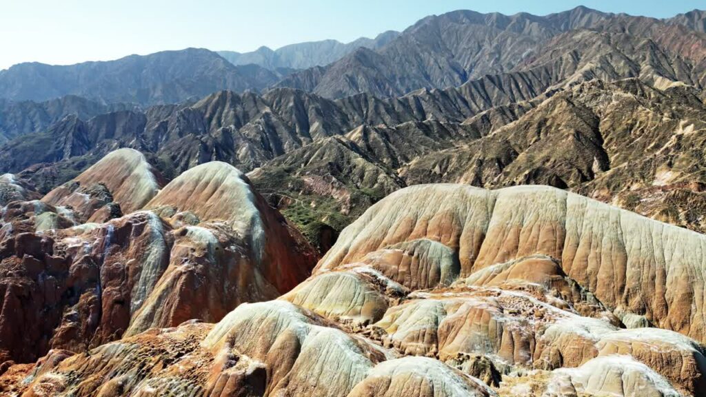 Video – Aerial drone view of the colorful layered rock formations of Zhangye Danxia National Geopark in Gansu Province - Starpik Stock