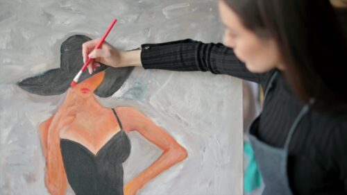Video - Woman painting a woman in hat at a watercolor workshop